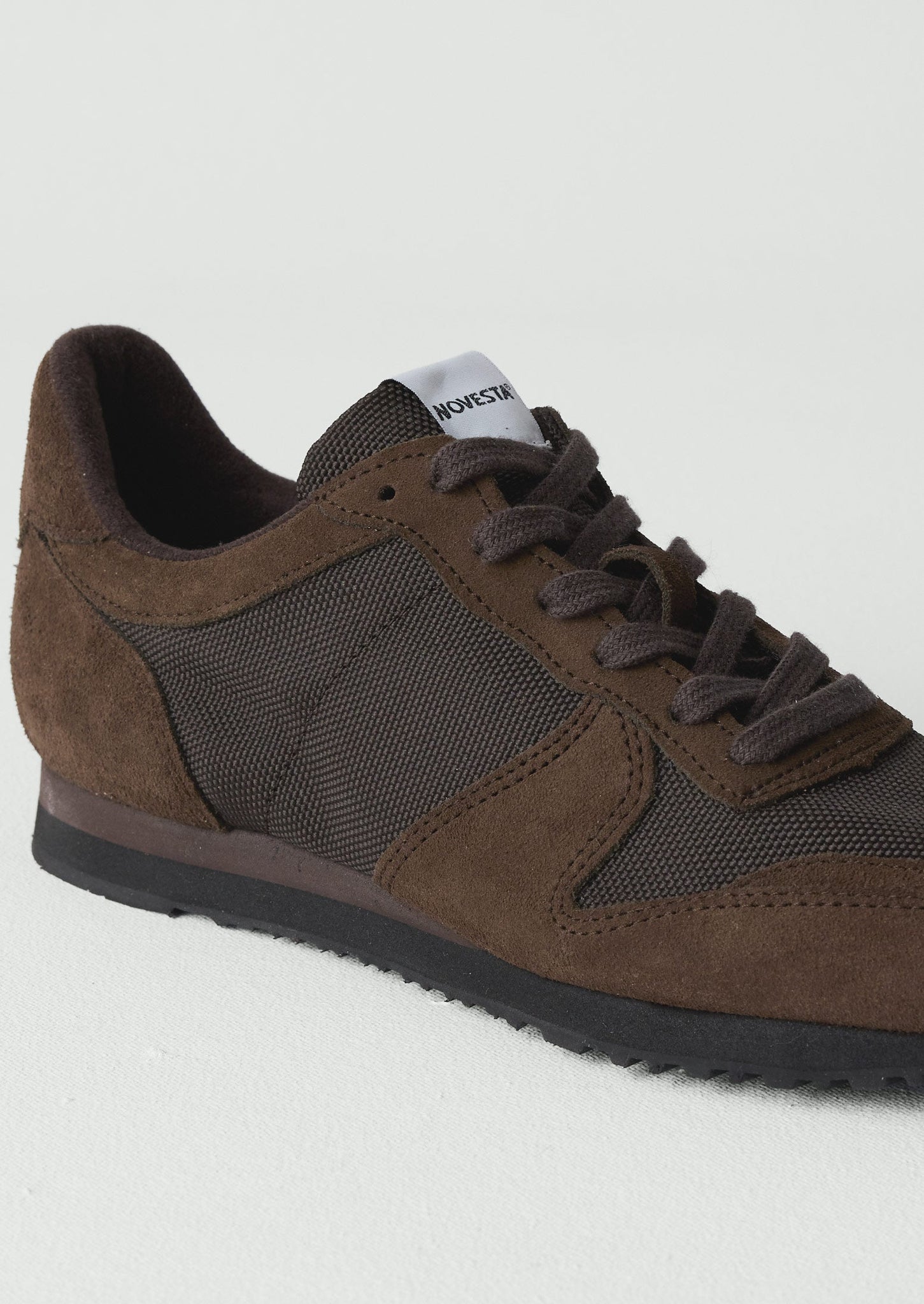 Novesta Marathon Trail Trainers | Bitter Chocolate
