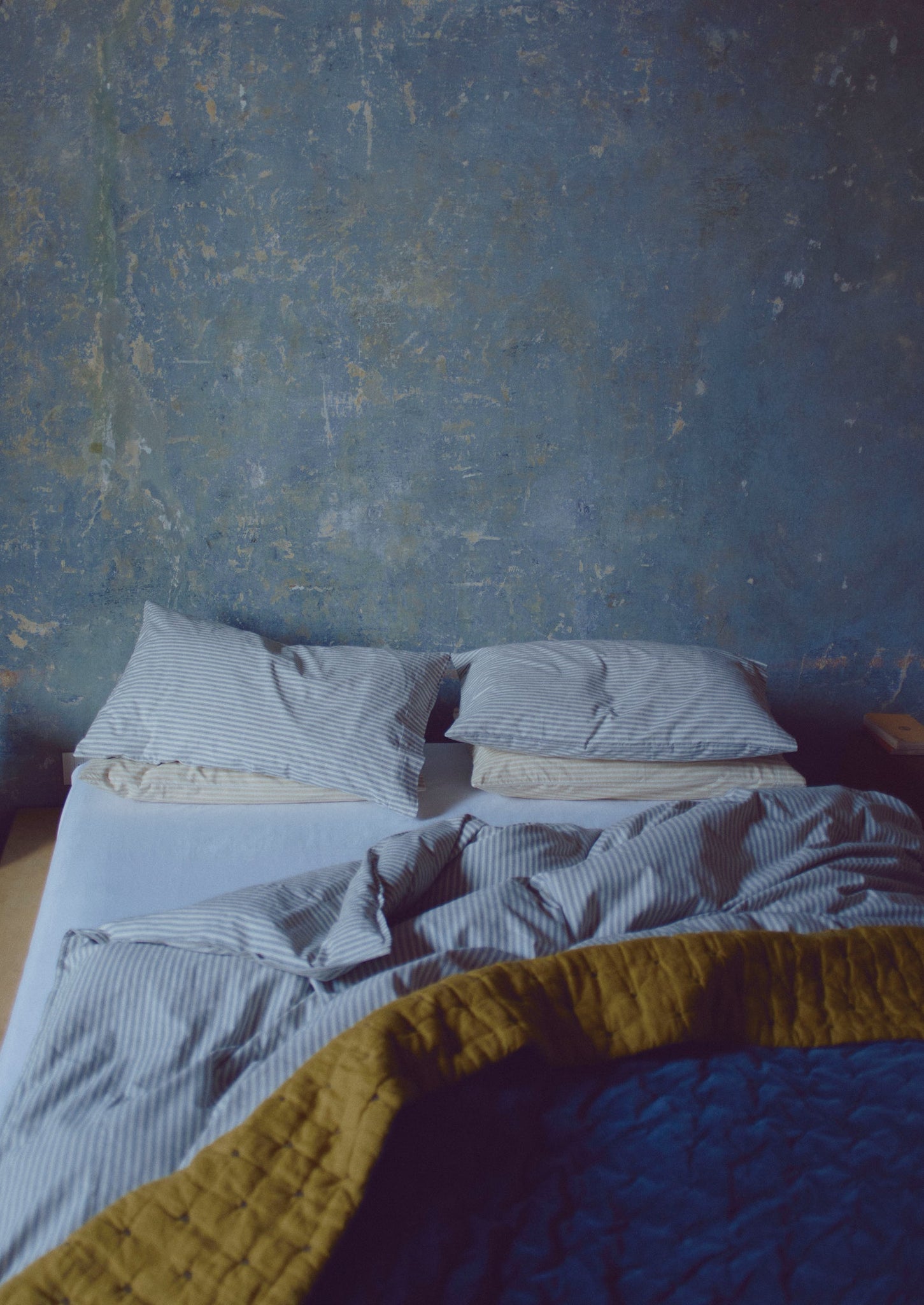 Contrast Colour Organic Velvet Quilt | Slate/Lichen