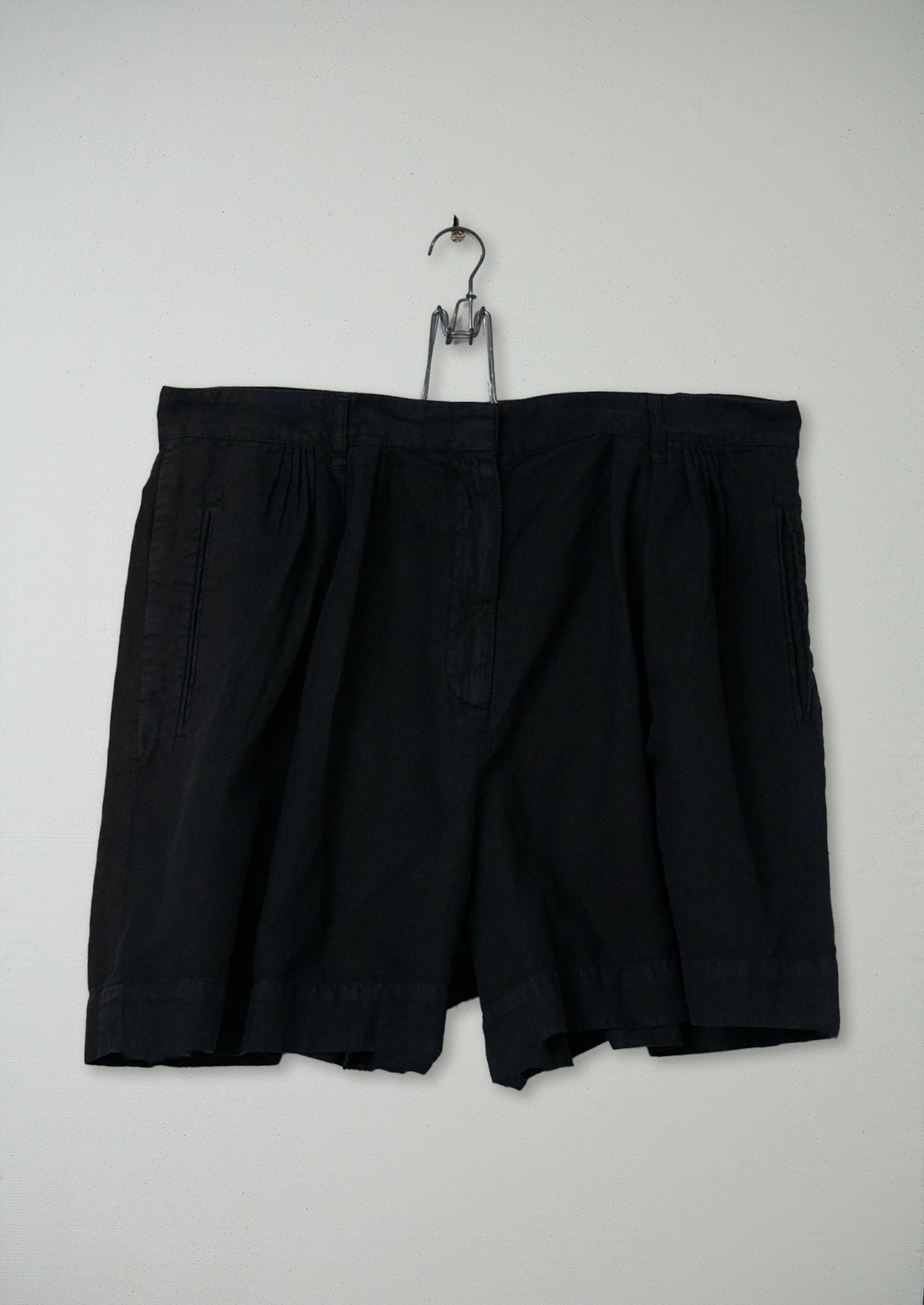 Reworn Pleat Front Shorts Size 16 (620) | Coal